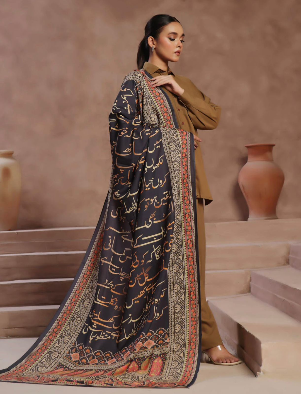 Yaqeen Odhni (Black)