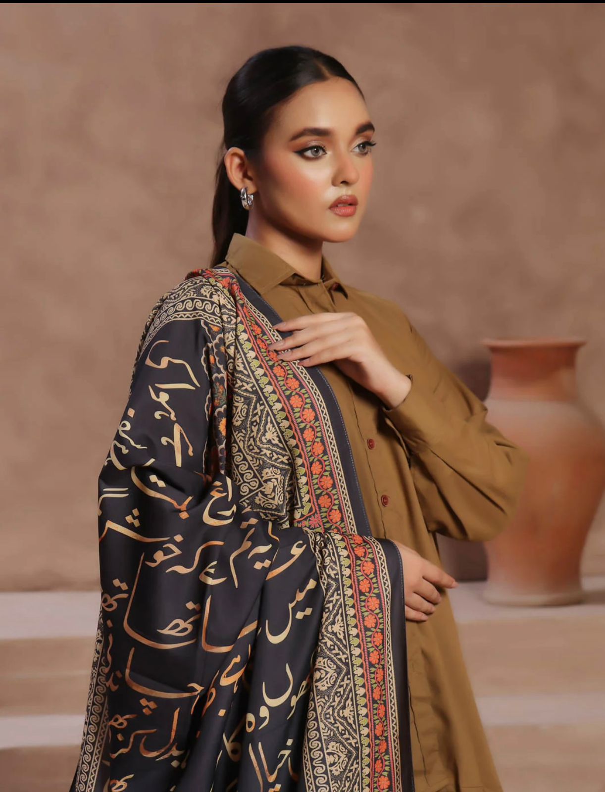 Yaqeen Odhni (Black)