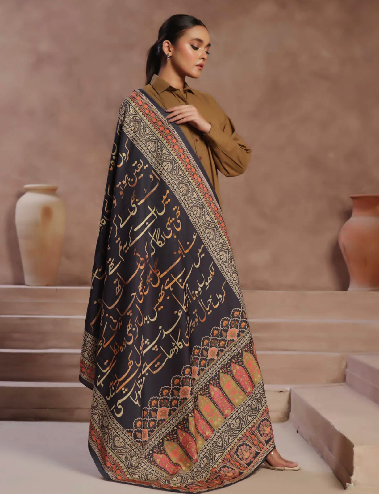 Yaqeen Odhni (Black)