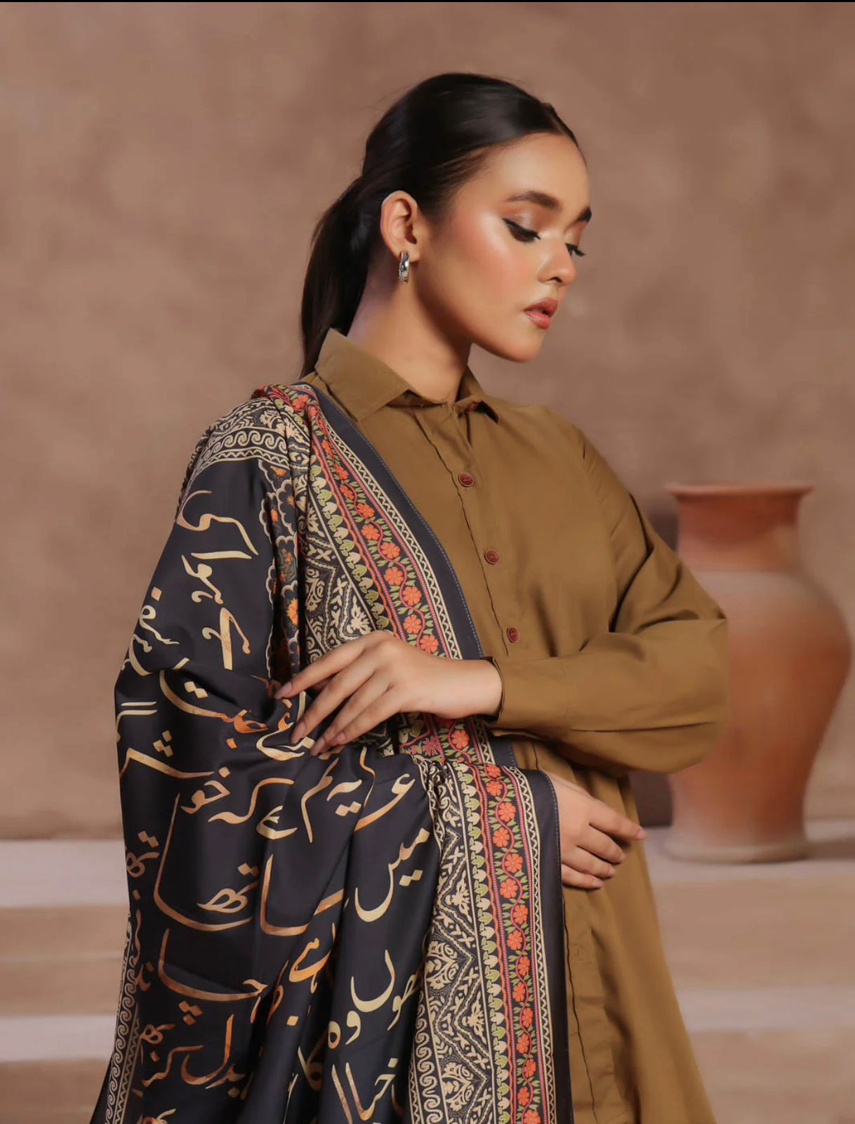 Yaqeen Odhni (Black)