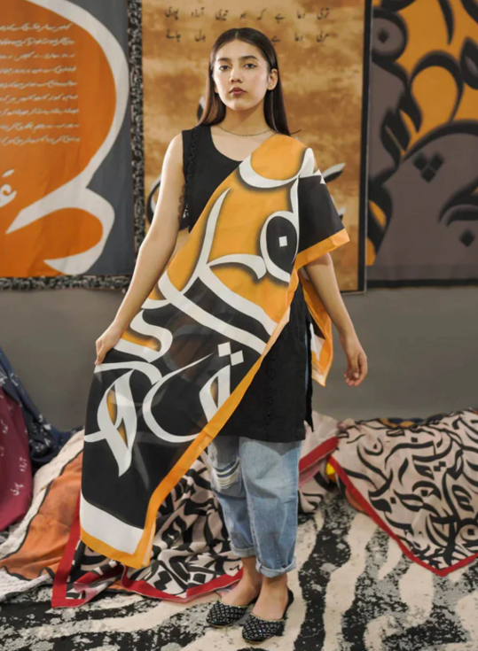 Huroof Ki Mehfil Dupatta (black and white)